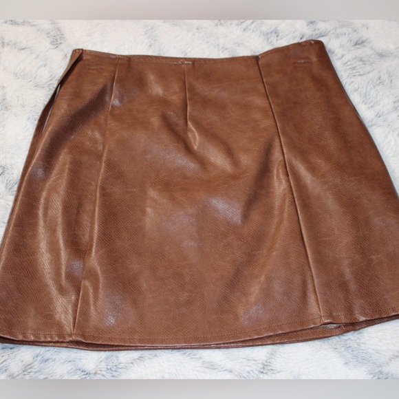 Brown mini tight leather skirt - Picture 2 of 2